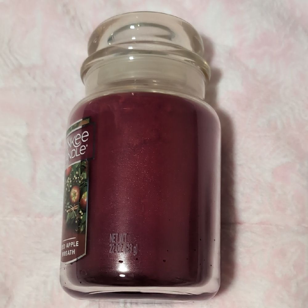 NEW Yankee Candle - Red Apple Wreath 22oz - Picture 3 of 8
